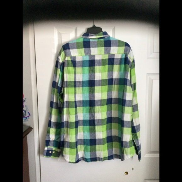 Men’s Tommy Bahama Button Down - Picture 2 of 4